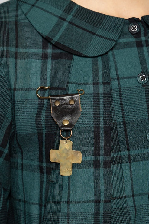 Dogstar Purasu Brooch Black