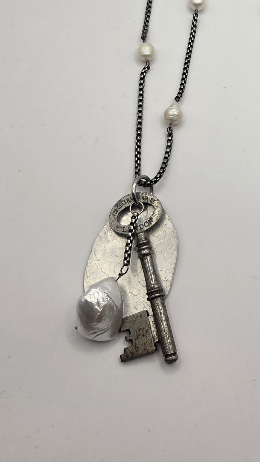 Dogstar Kagi Necklace Pearl