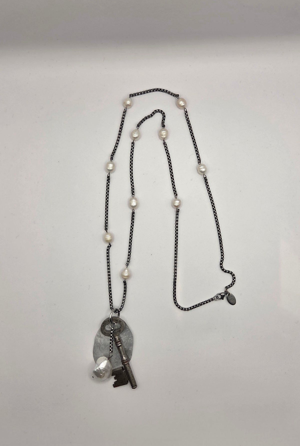 Dogstar Kagi Necklace Pearl